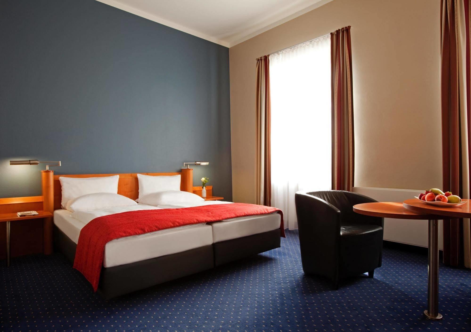 Отель Townhouse Stadt Hamburg 4*